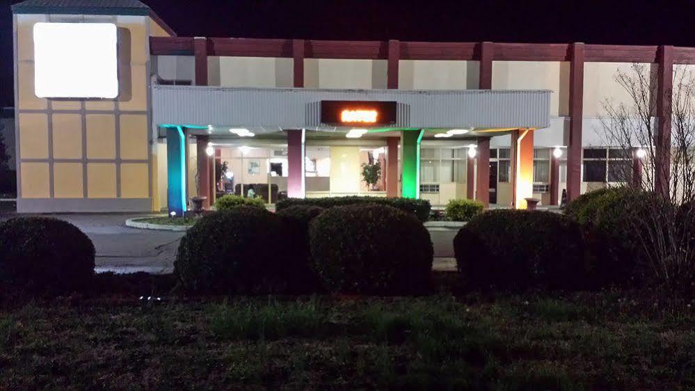 Super 8 By Wyndham Goldsboro Motel Eksteriør bilde