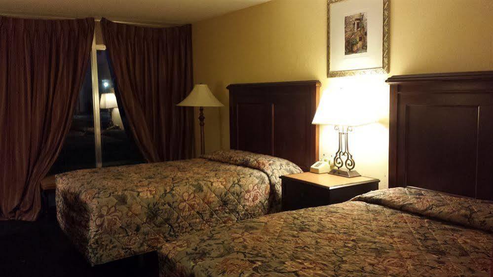 Super 8 By Wyndham Goldsboro Motel Eksteriør bilde