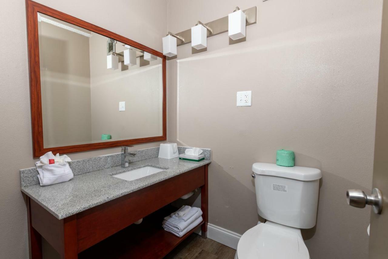 Super 8 By Wyndham Goldsboro Motel Eksteriør bilde