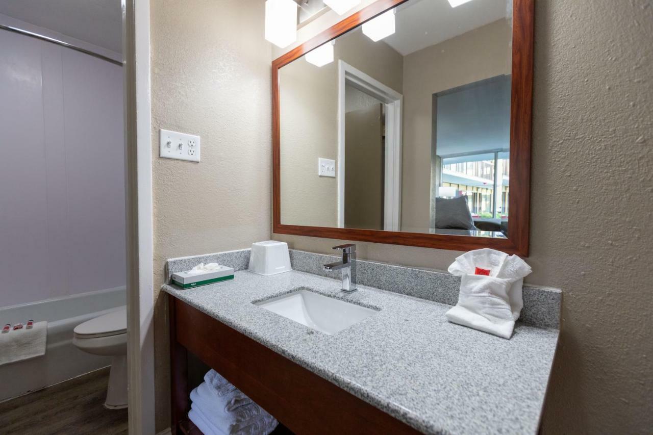 Super 8 By Wyndham Goldsboro Motel Eksteriør bilde