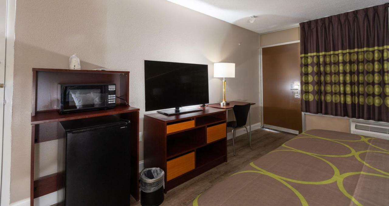 Super 8 By Wyndham Goldsboro Motel Eksteriør bilde