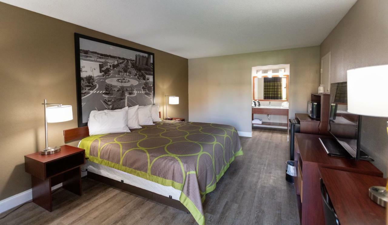 Super 8 By Wyndham Goldsboro Motel Eksteriør bilde